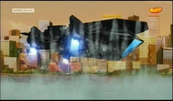 Wie Phoenix aus der Asche erhebt sich der Helicarrier aus den Fluten des Hudson.