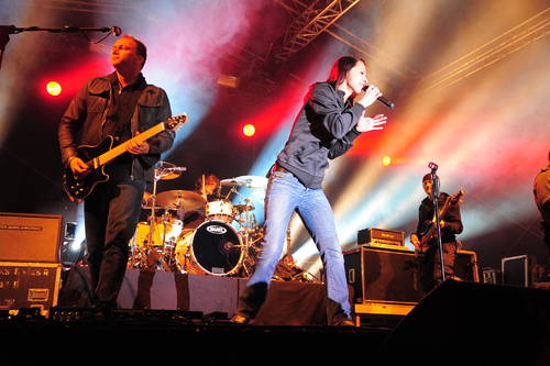 Christina Stürmer rockt die Bühne.