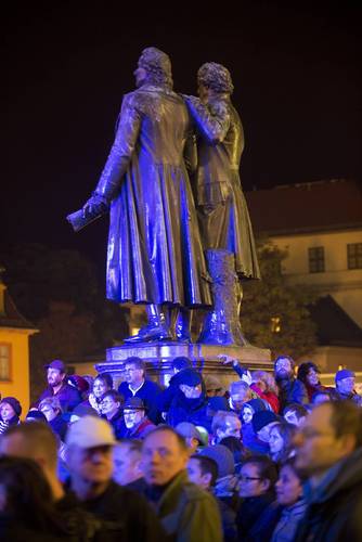 Samstag Abend auf dem Theaterplatz (© Maik Schuck)