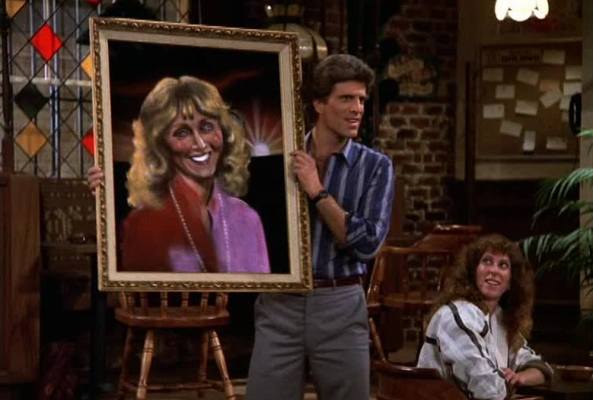 Sam hat ein Bild von Diane anfertigen lassen, kommt im Cheers aber nicht so gut an damit.