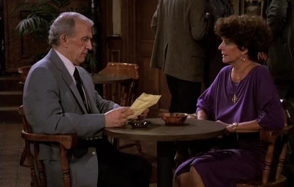 Coach versucht Irene einen Heiratsantrag zu machen.