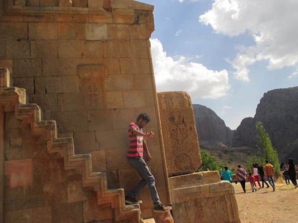 Der Treppenabstieg am Norawank Kloster