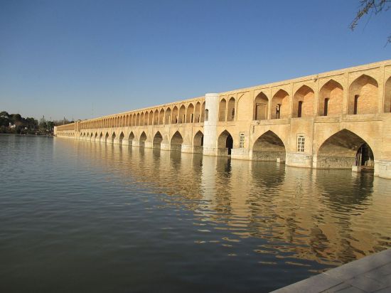 Nur eine der vielen interessanten Brücken in Isfahan