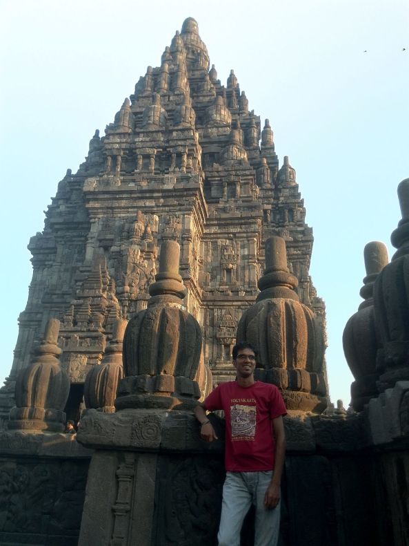 Ich am Prambanan Tempel