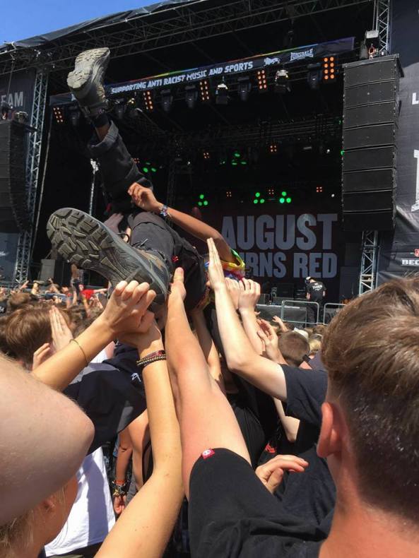 Crowdsurfen ist einfach geil.