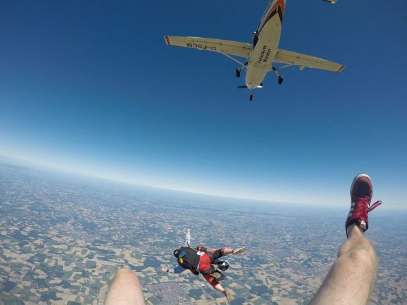 Der Sprung aus dem Flugzeug ;)